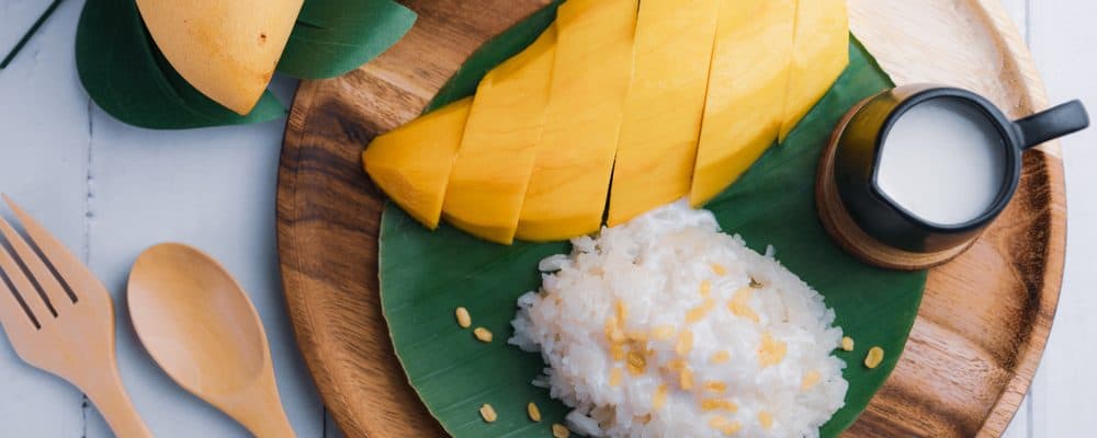 Les dones embarassades mengen mango: menjar deliciós per a les postres