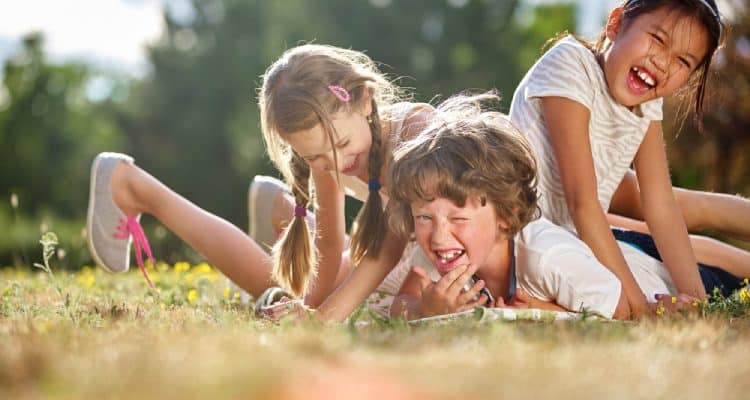 6 habilitats socials importants necessàries per ensenyar als nens