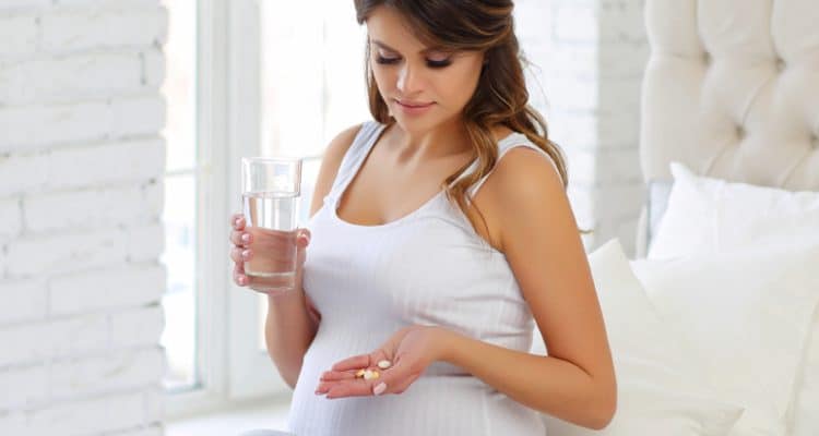 Je dobré, aby těhotné ženy užívaly benadryl k léčbě alergií?