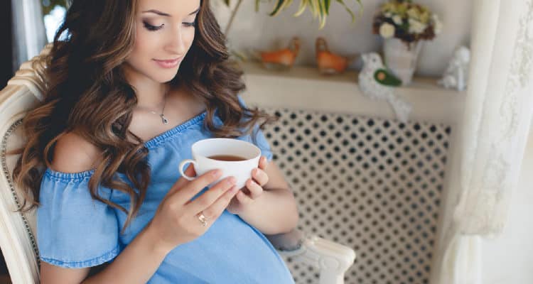 Těhotné ženy pijí čaj kombucha: Jak ho dobře užívat?