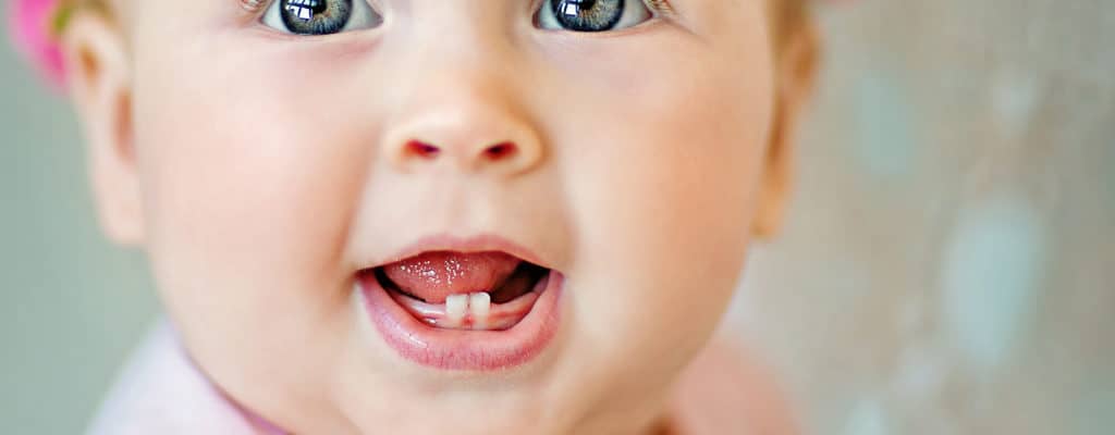 Seznamte se s fenoménem novorozeneckých zubů, když se dítě narodí