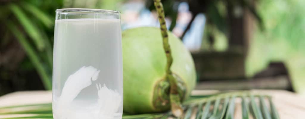 Těhotné ženy pijí kokosovou vodu: Cool matka, zdravé dítě