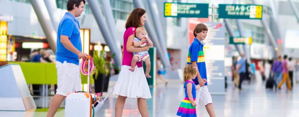 10 tipů, které vám pomohou vyhnout se problémům při cestování letadlem s malými dětmi
