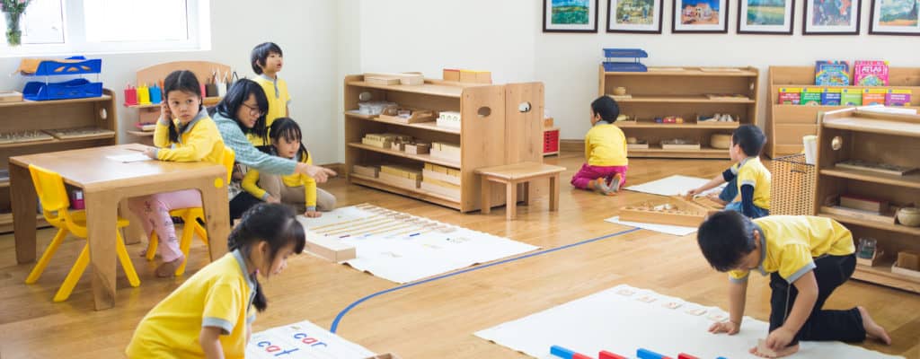 Ensenyar als nens segons el mètode deducació Montessori