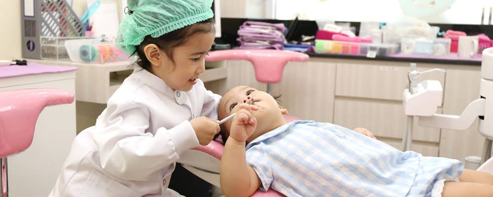 7 këshilla për ta ndihmuar fëmijën tuaj të kapërcejë frikën nga dentisti