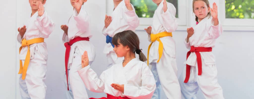 7 smysluplných lekcí, které děti získají, když chodí do školy bojových umění