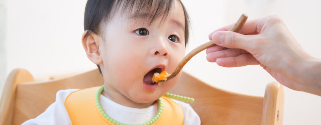 Kdy by děti měly jíst mořské plody, aby se vyhnuly alergiím?