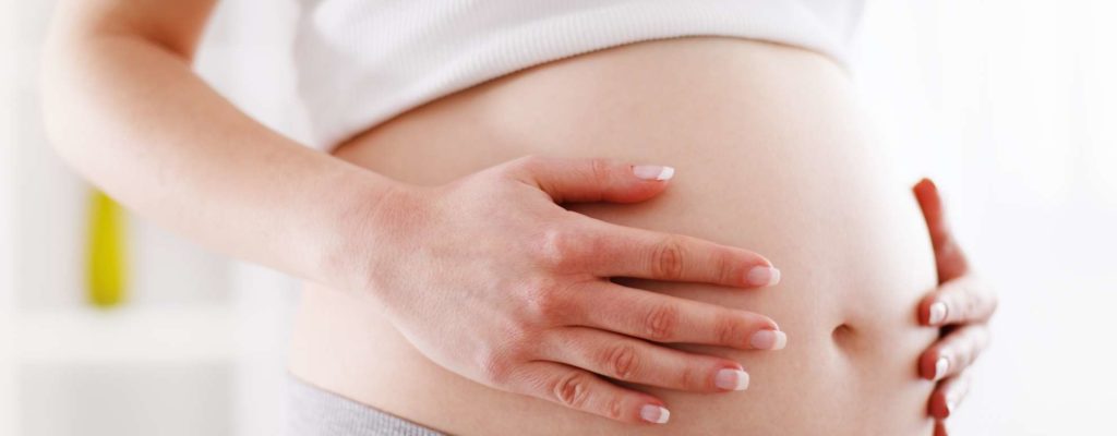 Svědění břicha během těhotenství: Příčiny a 6 tipů, jak zastavit svědění