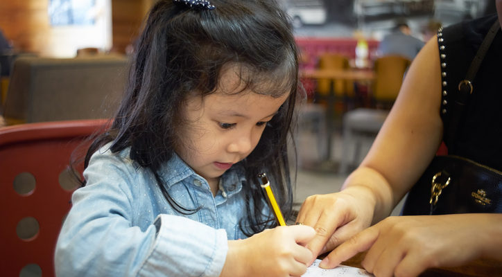 Milníky označují schopnosti vašeho dítěte kreslit a psát