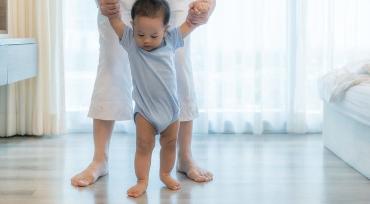 Udviklingsmæssige milepæle, når din baby begynder at gå