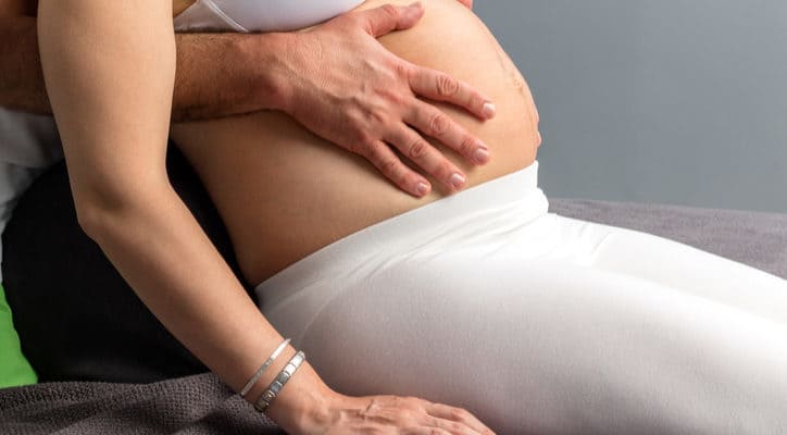 Je masáž těhotenského břicha bezpečná?