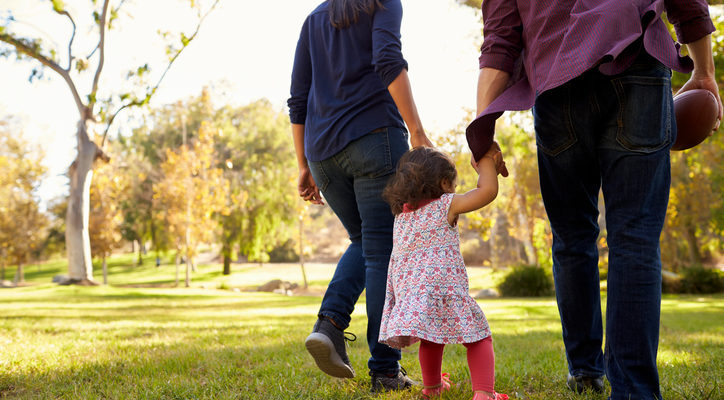 Co by měli rodiče dělat, aby pomohli svým dětem chodit?