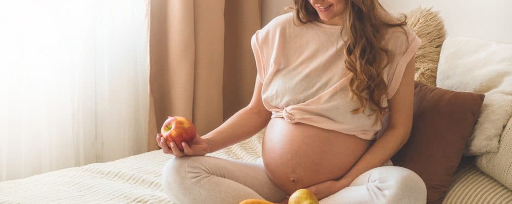 Těhotné ženy by v těhotenství neměly příliš jíst