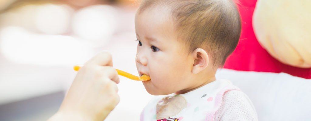 Odstavení dítěte s učením: Měli byste jíst s práškem k přímé spotřebě nebo si vařit sami?