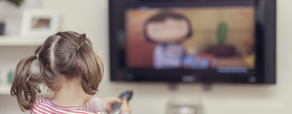 Měli by rodiče nechat své 2leté děti dívat se na televizi?