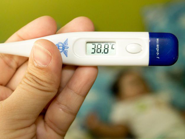 Lær babyers normale temperatur for at beskytte dem ordentligt