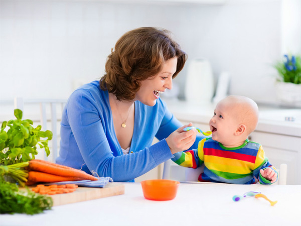 Meny for 9 måneder gammel baby for å spise godt og vokse opp raskt