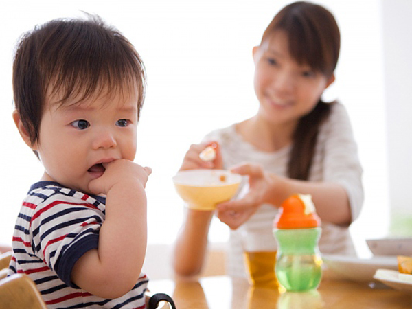 Što učiniti s djecom s anoreksijom: Mama, ne boj se!