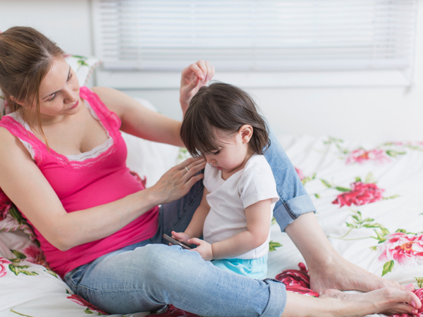 5 gode måter å hjelpe babyen din med å knytte bånd til deg